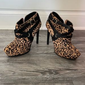 Guess cheetah booties size 7
